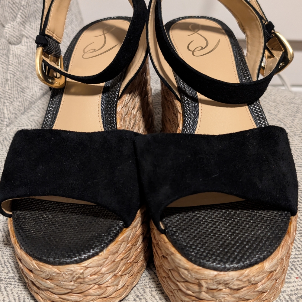 Elegant Black Wedge Sandals - Picture 3 of 10